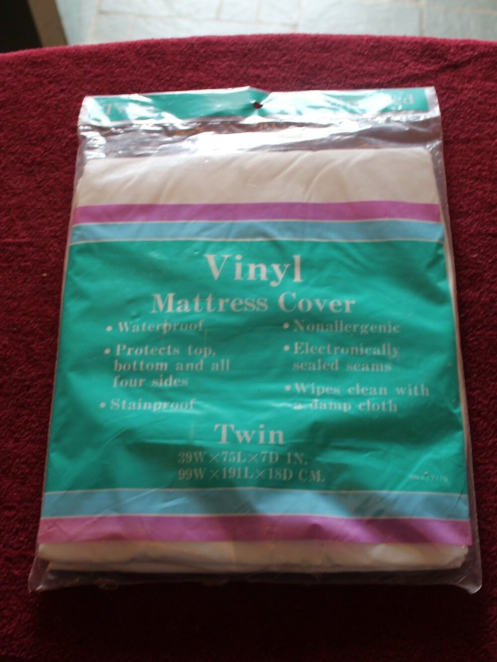 Vintage Fitted Vinyl Mattress Cover in twin size (39" x 75" x 7")